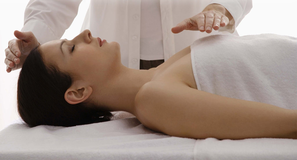 Woman having a reiki treatment